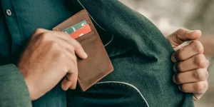 Число корпоративных банкротств упало почти вполовину