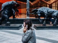 Заявление о банкротстве СПБ Биржи обрушило котировки