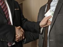 судят за посредничество при подкупе